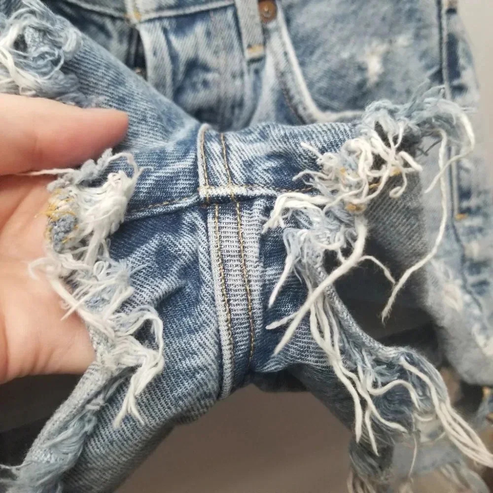 đ
şAGOLDE High Rise Button Fly Distressed Jean Shorts 23 - Picture 3 of 10